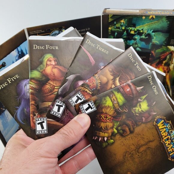 World of Warcraft Blizzard 2004 Vanilla PC Game Complete in Box 5 Discs - Picture 5 of 7